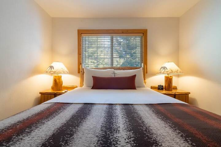 Red Wolf Lakeside Lodge
