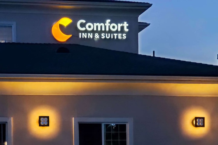 Hotel 4 of 73