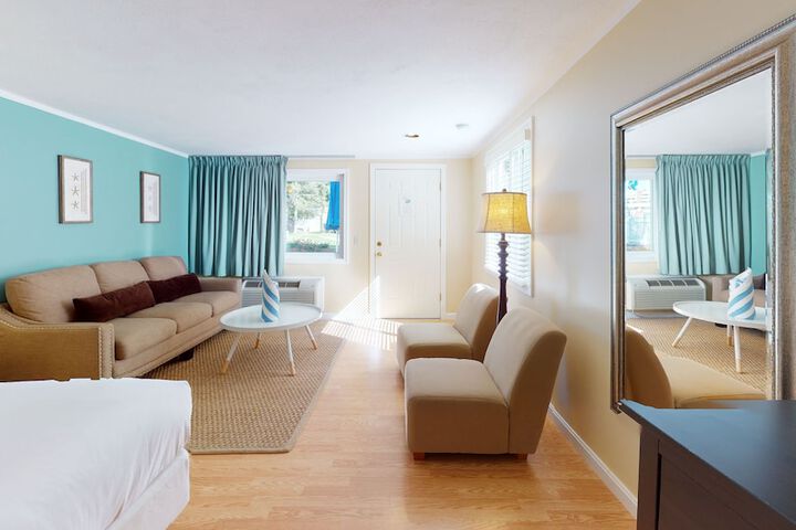 Breezeway Boutique Hotel