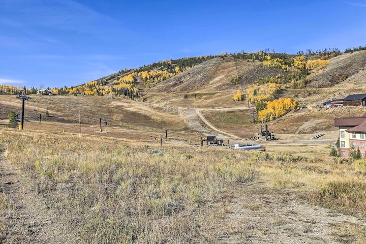 Ski-in / ski-out Granby Ranch Escape With Balcony!