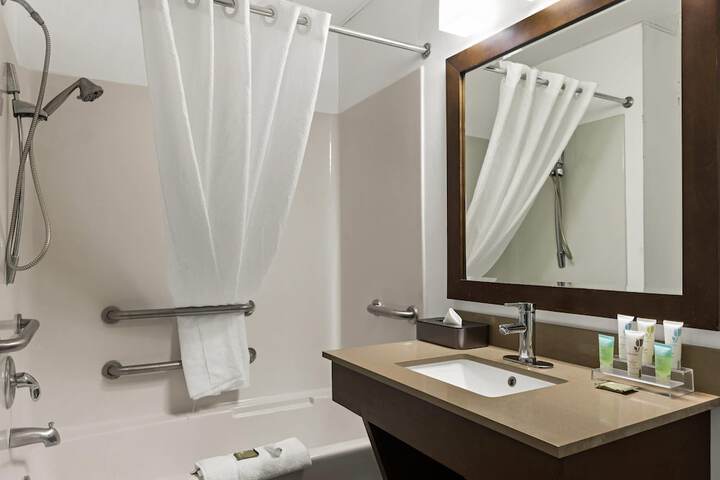 Country Inn & Suites by Radisson Hinesville, GA