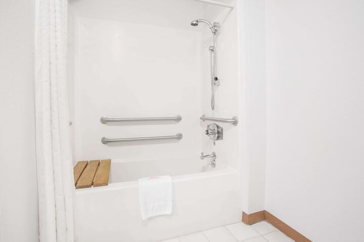 Room 6 of 40