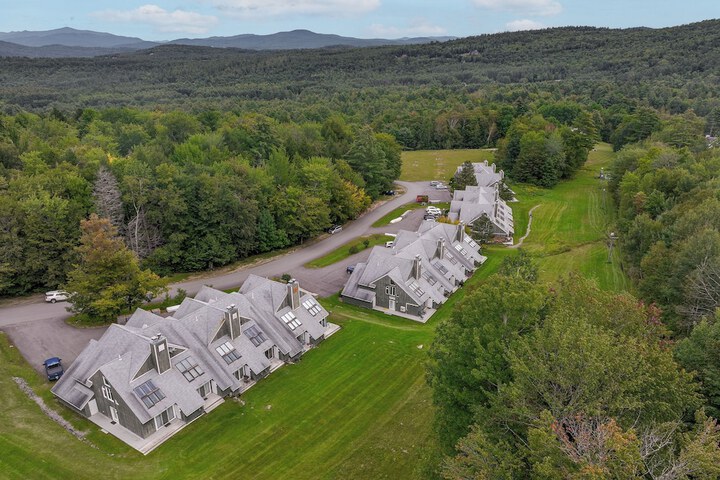 Mid-century Tenney Mountain Condo Near Hiking