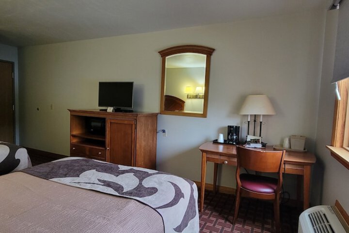 Room 9 of 11