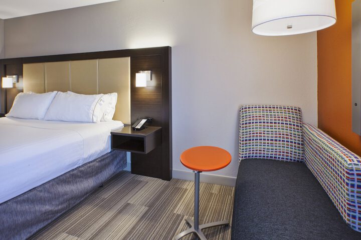 Holiday Inn Express Hotel & Suites Chicago-Midway Airport by IHG