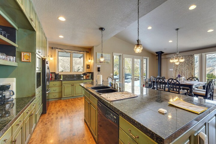 Hot Tub & Snake River Views at Twin Falls Home
