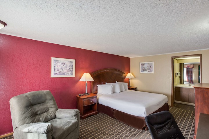 Room 34 of 40