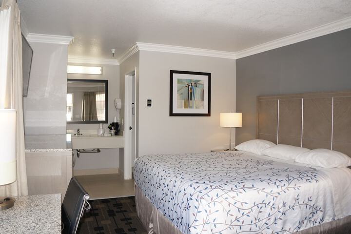 Room 44 of 64