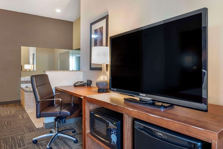 Room 32 of 67