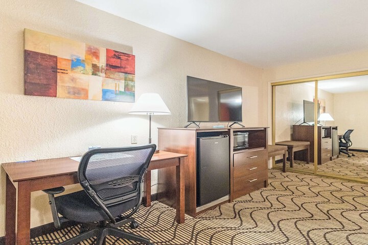 Room 13 of 31