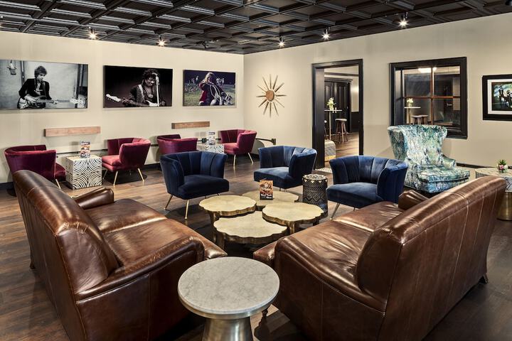 Lounge 50 of 58