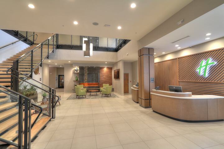Hotel 5 of 107
