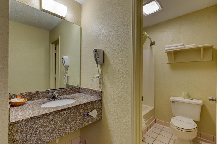 Room 5 of 18