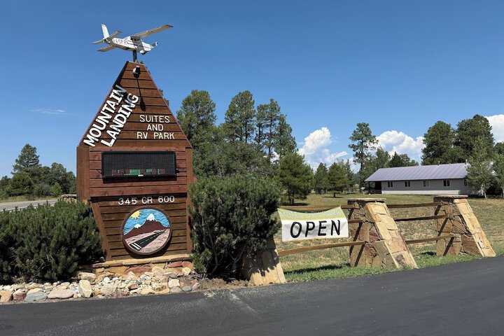 Mountain Landing Suites & RV Park
