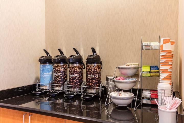 Breakfast/Coffee Service 29 of 35