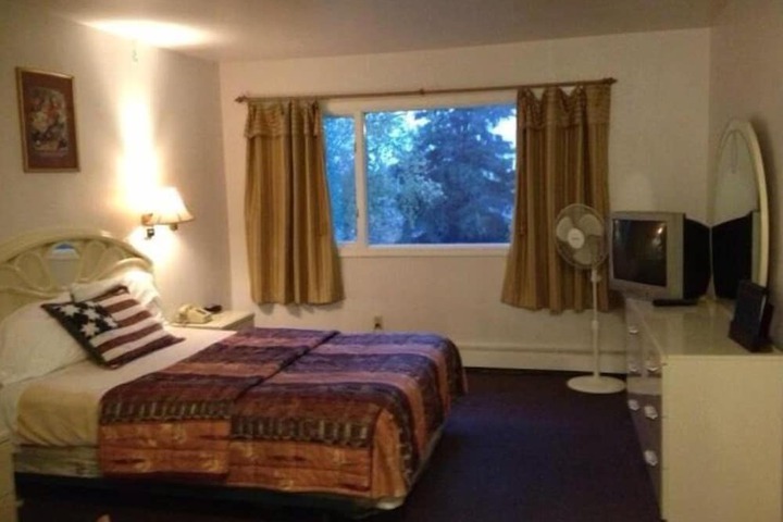 Room 5 of 6