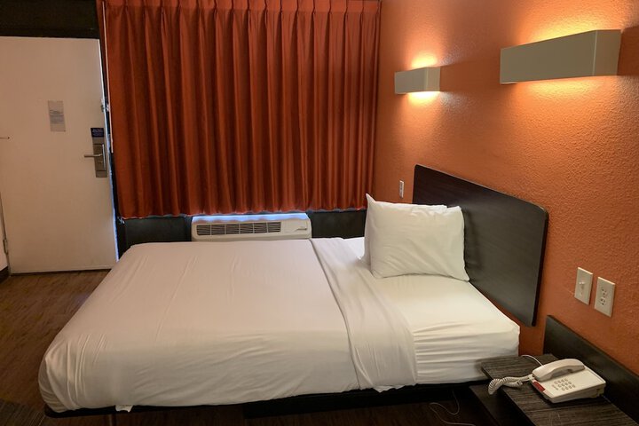 Room 39 of 46