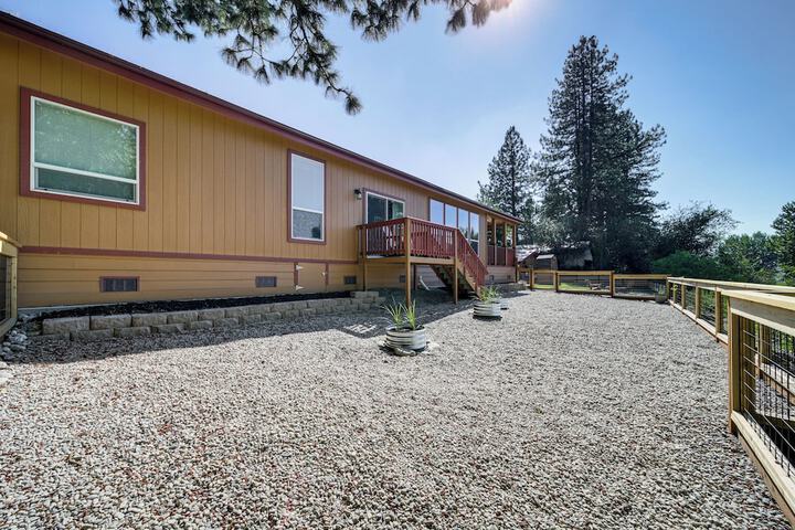 Newport Riverfront Home w / Deck + Fire Pit!