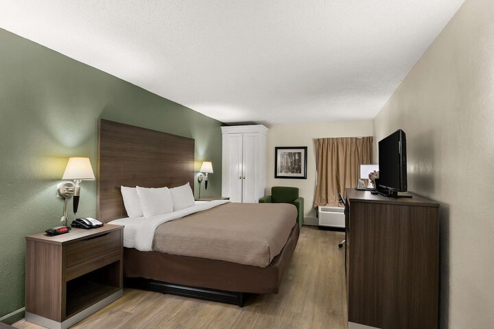 Room 33 of 40