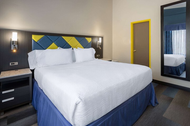 Days Hotel by Wyndham North Bergen / NYC Area