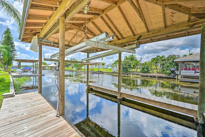 Waterfront Lake Placid Escape w / Dock & Lanai
