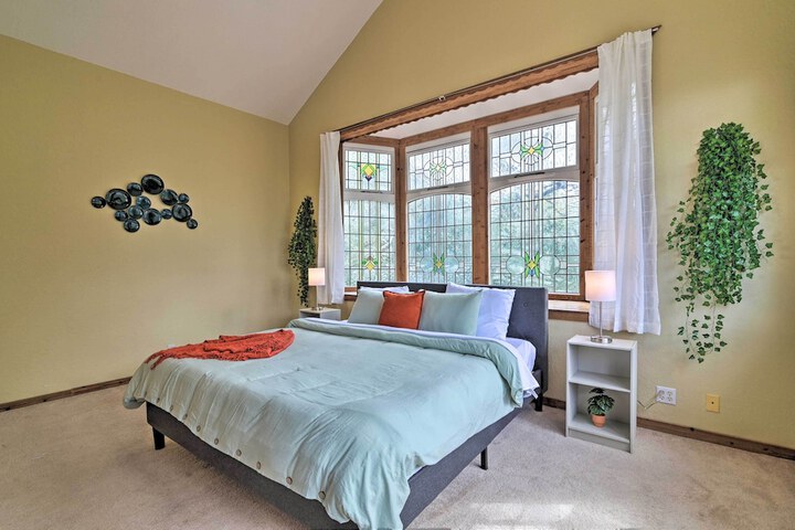 Grand Valrico Home w / Deck Fire Pit & Yard!