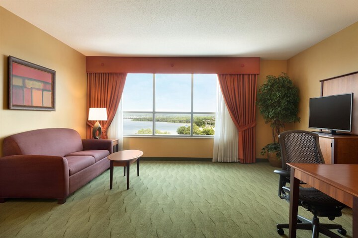 Embassy Suites by Hilton E Peoria Riverfront Conf Center