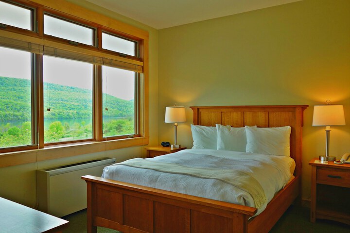 Room 9 of 36