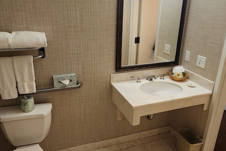 Room 42 of 62