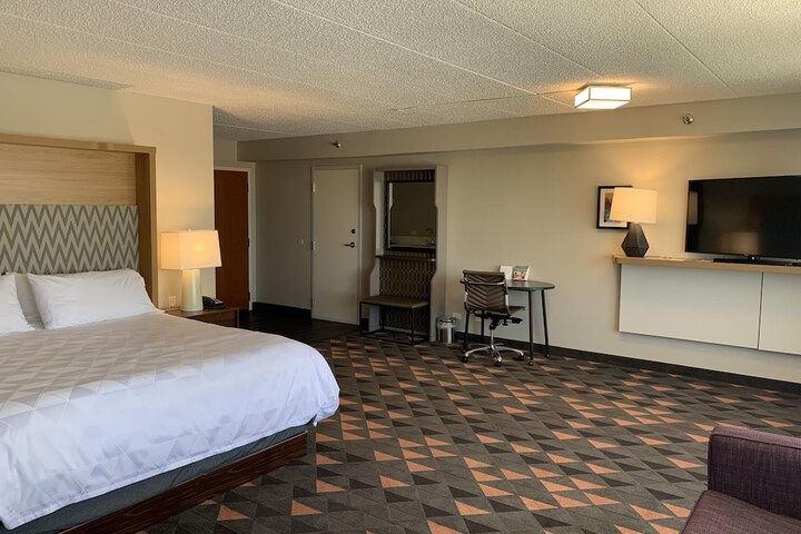 Holiday Inn Chicago Nw Crystal Lk Convention Center by IHG