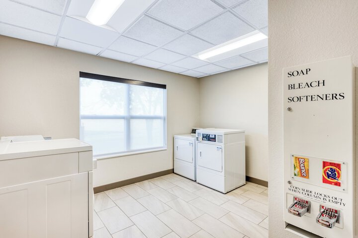 Holiday Inn Express & Suites Green Bay East by IHG