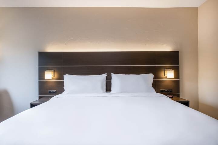 Holiday Inn Express Hotel & Suites BEAUMONT NW by IHG