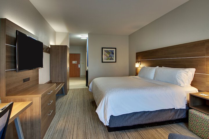 Room 28 of 49