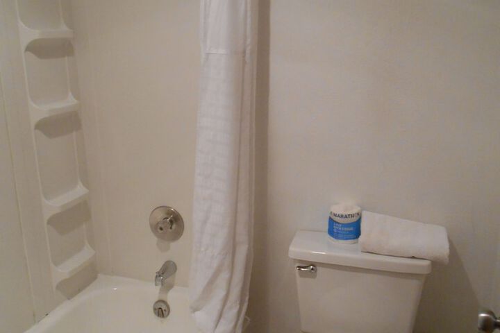 Room 7 of 27