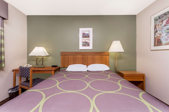 Room 11 of 23