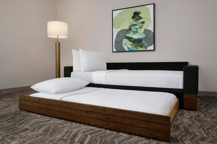 Room 14 of 27