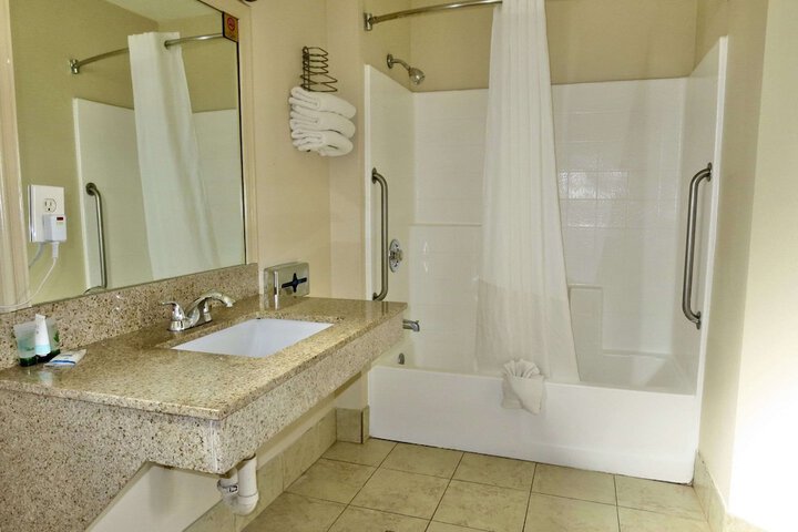 Room 16 of 30