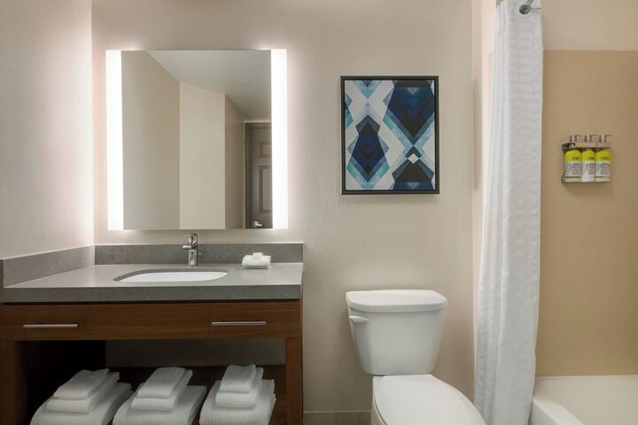 Holiday Inn Express & Suites Alexandria by IHG