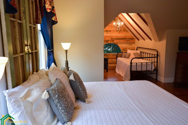 Clermont Bluffs B & B