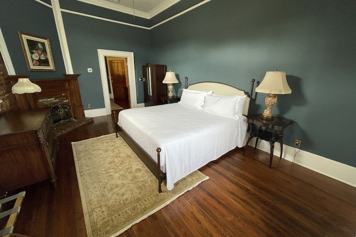 Room 51 of 87