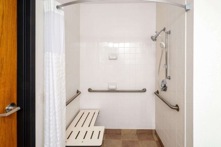 Room 13 of 26