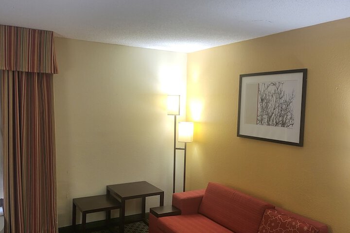 Room 15 of 32