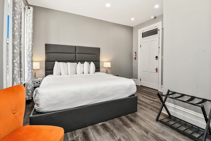 Captain Wohlt Inn Bed & Breakfast