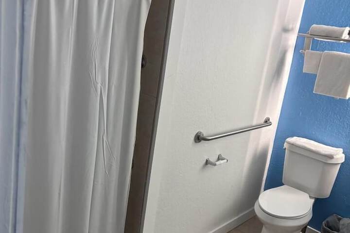 Room 25 of 122