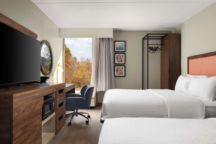 Room 33 of 46