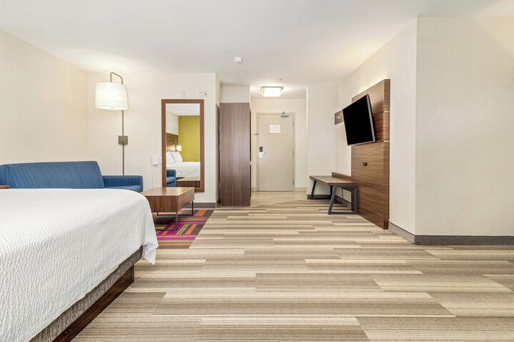 Room 203 of 348