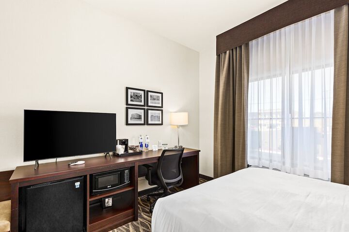 Room 32 of 86
