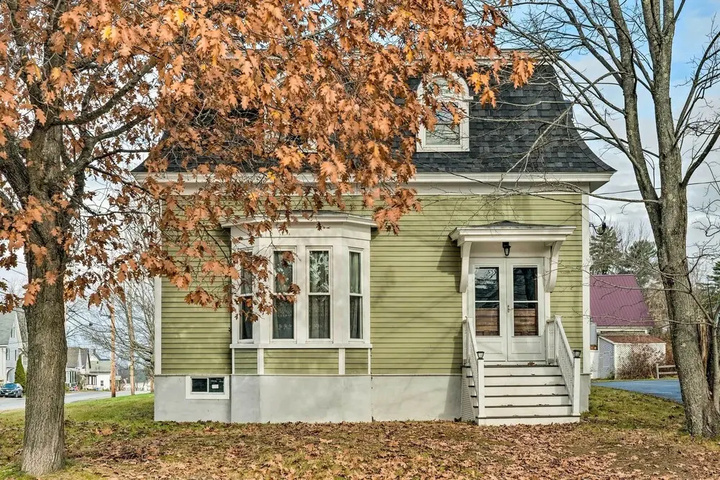 Downtown Lancaster French Victorian Gem!