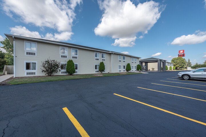 American Inn and Suites Dundee