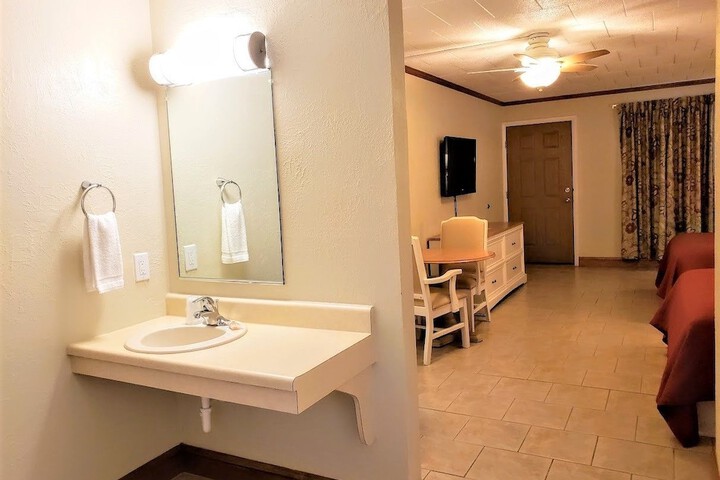 Room 20 of 33